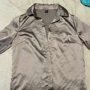 METALLIC GRAY- SIZE SMALL- BUTTON UP LONG SLEEVE